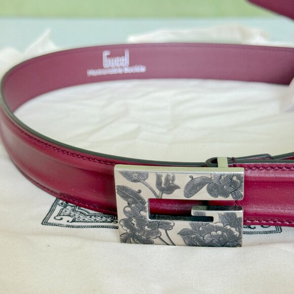 Gucci 709979 Unisex Red Leather Belt with Engraved design G Buckle, 105, 100cm - Picture 6 of 15